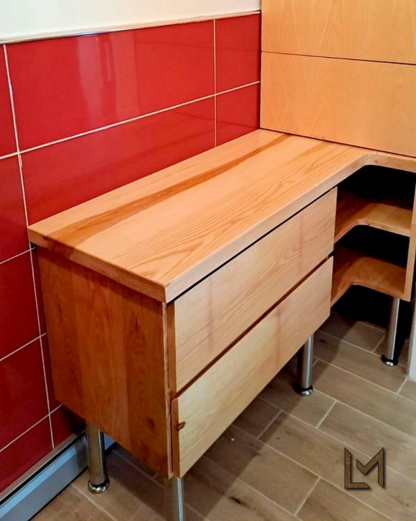 Mobile bagno in frassino