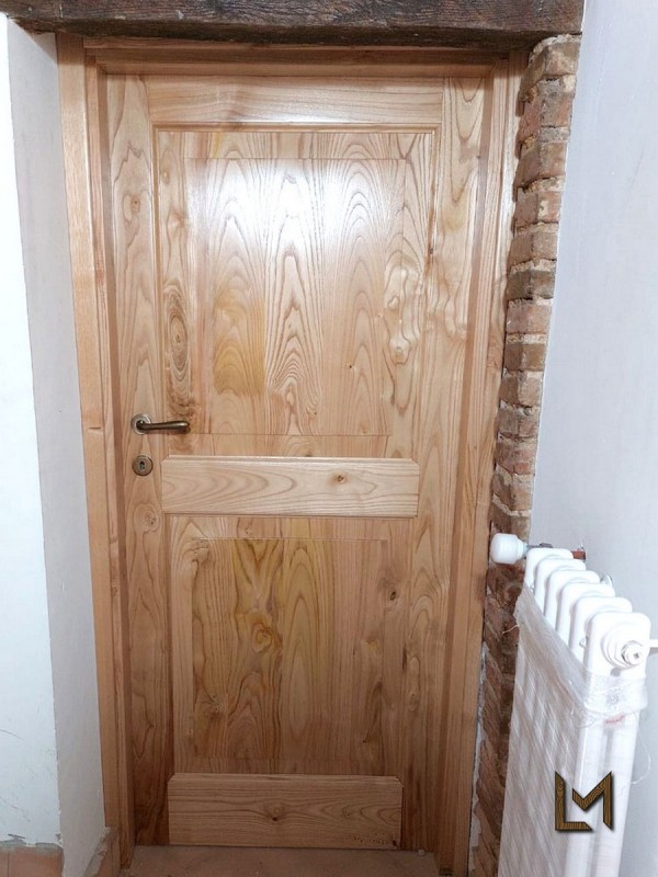 Porte in castagno con bugne di uguali dimensioni