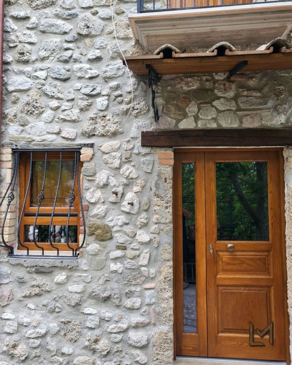 Portone in frassino