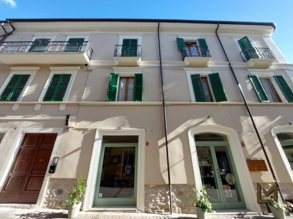 Restauro persiane e portoni palazzo storico