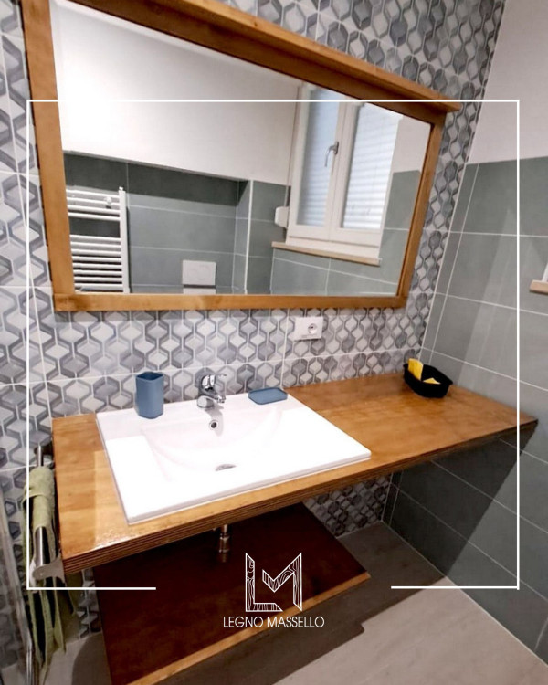 Composizione bagno legno